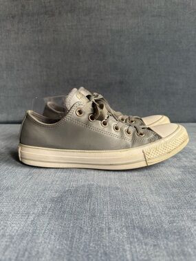 Converse Chuck Taylor Women’s Grey Faux Leather Lace Up Low Top Sneakers SZ 8